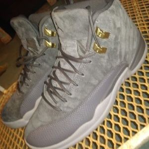 Air Jordan Retro Dark grey-wolf grey 12's